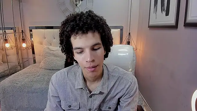 Snapshot of felix_haze chatting on May 23, 5:28 pm felix haze online show from May 23, 5:28 pm