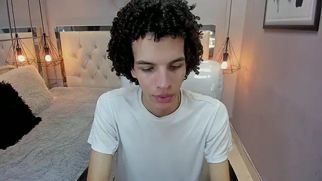 Snapshot of felix_haze chatting on May 26, 5:42 pm felix haze online show from May 26, 5:42 pm