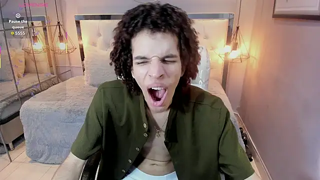 Snapshot of felix_haze chatting on May 27, 6:05 pm felix haze online show from May 27, 6:05 pm