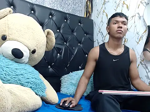 lonjitas twink hot online show from May 20, 7:42 pm