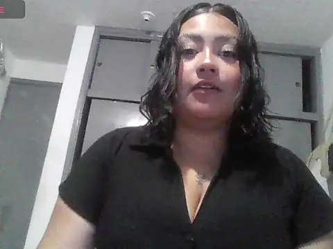 Snapshot of Alaia_moretti chatting on May 30, 1:46 am Alaia moretti online show from May 30, 1:46 am