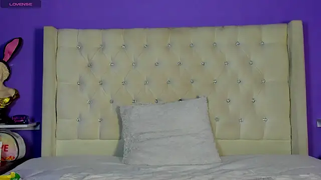 Snapshot of candy_queens_ chatting on May 14, 7:42 pm candy queens online show from May 14, 7:42 pm