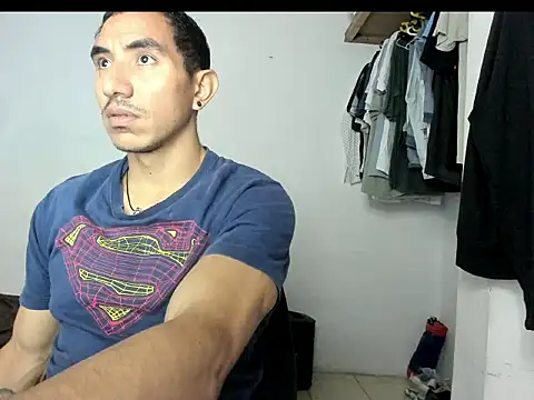 Snapshot of aquiles04 chatting on May 29, 1:42 pm aquiles04 online show from May 29, 1:42 pm