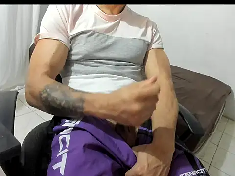 aquiles04 online show from June 15, 1:02 pm