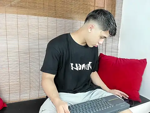 Snapshot of rocco_gym chatting on June 12, 8:30 pm rocco gym online show from June 12, 8:30 pm