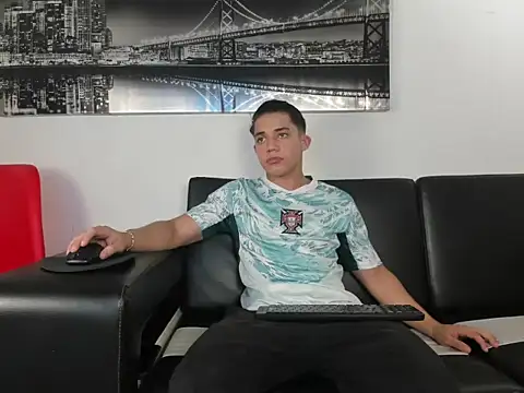 Snapshot of rocco_gym chatting on June 20, 7:49 pm rocco gym online show from June 20, 7:49 pm