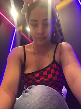 Bella-Saint online show from May 25, 2:28 am