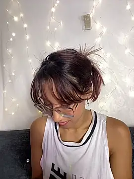 Snapshot of camig0x chatting on May 26, 3:52 pm camig0x online show from May 26, 3:52 pm