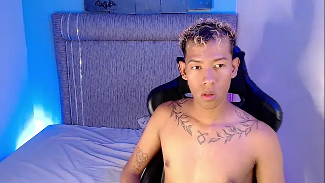 Taylerr 18 online show from May 18, 4:07 am