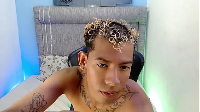 Taylerr 18 online show from May 20, 12:39 am