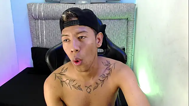 Taylerr 18 online show from May 28, 4:32 am