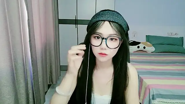 xiaoxiaoyu030 online show from May 30, 7:49 am