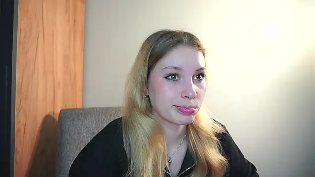 Snapshot of Sairallyn chatting on May 15, 8:16 pm Sairallyn online show from May 15, 8:16 pm