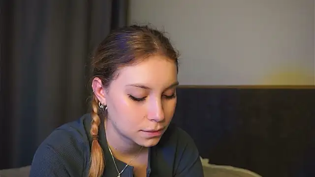 Snapshot of Sairallyn chatting on May 21, 9:44 pm Sairallyn online show from May 21, 9:44 pm