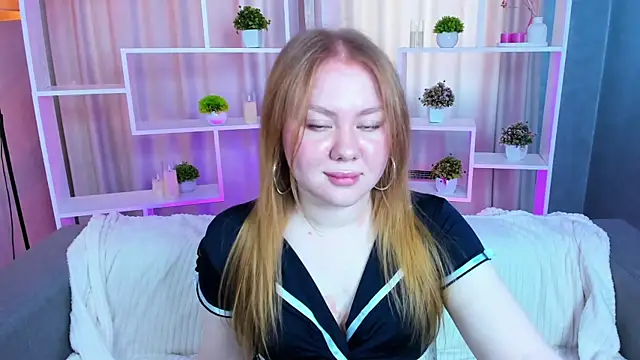 Snapshot of AlexaaBee chatting on May 16, 8:11 am AlexaaBee online show from May 16, 8:11 am