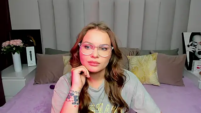 KattyWests online show from July 15, 1:33 am