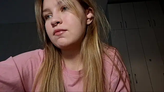 Snapshot of dozygleam chatting on May 28, 1:08 pm dozygleam online show from May 28, 1:08 pm