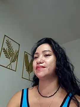 Snapshot of tinahturndo chatting on August 4, 5:26 pm tinahturndo online show from August 4, 5:26 pm