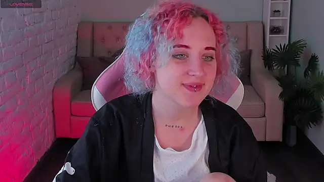 Snapshot of ScarlettSparkss chatting on May 25, 1:28 pm ScarlettSparkss online show from May 25, 1:28 pm