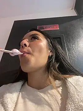 Snapshot of Megan_pink18 chatting on May 23, 4:07 am Megan pink18 online show from May 23, 4:07 am