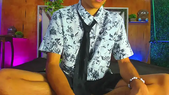 Snapshot of leonix_love chatting on May 30, 12:13 pm leonix love online show from May 30, 12:13 pm