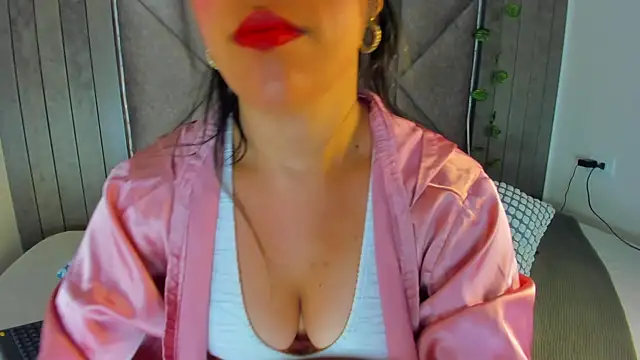 NinaSpicy   online show from May 29, 11:41 am