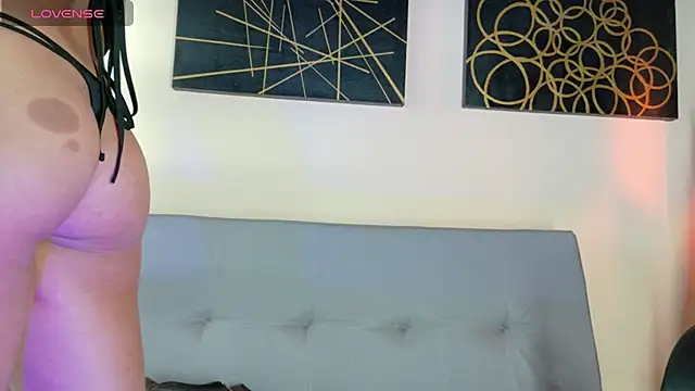 Snapshot of Sofi_Williams2 chatting on May 23, 7:29 pm Sofi Williams2 online show from May 23, 7:29 pm