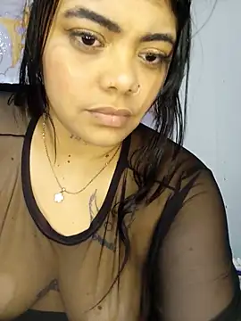 Snapshot of luxuryluna chatting on May 18, 4:07 am luxuryluna online show from May 18, 4:07 am