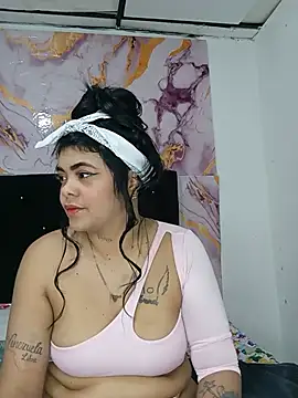 Snapshot of luxuryluna chatting on May 22, 10:59 pm luxuryluna online show from May 22, 10:59 pm