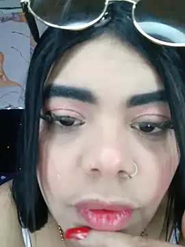 Snapshot of luxuryluna chatting on May 26, 11:12 pm luxuryluna online show from May 26, 11:12 pm