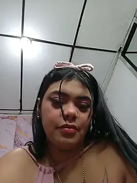 Snapshot of luxuryluna chatting on May 29, 12:30 am luxuryluna online show from May 29, 12:30 am