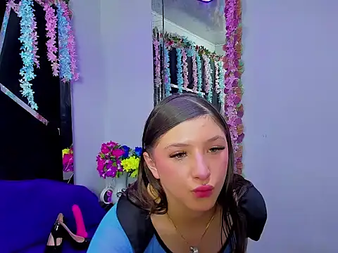 Snapshot of natashacooper_ chatting on May 22, 11:49 am natashacooper online show from May 22, 11:49 am