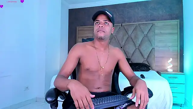 Snapshot of TaylorClay_ chatting on May 23, 1:26 pm TaylorClay online show from May 23, 1:26 pm