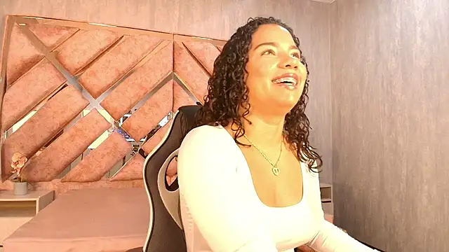 Snapshot of TamaraaHoney chatting on May 15, 12:34 pm TamaraaHoney online show from May 15, 12:34 pm