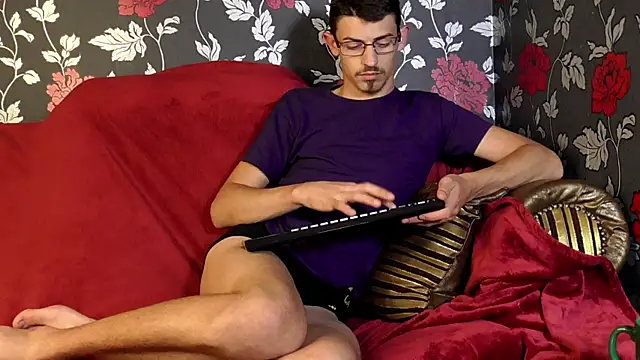 Snapshot of KairoZenn chatting on May 19, 1:56 am KairoZenn online show from May 19, 1:56 am