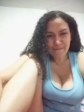 Snapshot of paulett15 chatting on May 15, 2:29 am paulett15 online show from May 15, 2:29 am