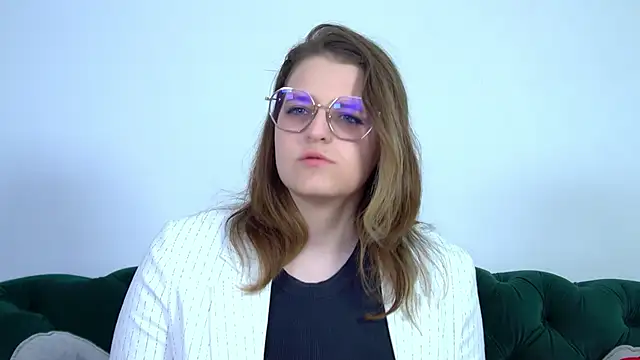AlexaAvery online show from May 29, 6:33 am