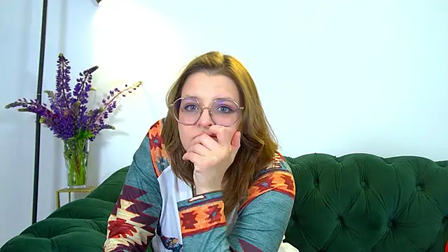 AlexaAvery online show from May 30, 6:21 am