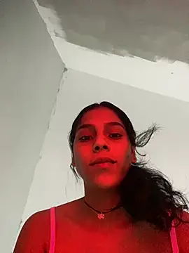 Snapshot of Saray_queen1 chatting on July 6, 10:45 pm Saray queen1 online show from July 6, 10:45 pm