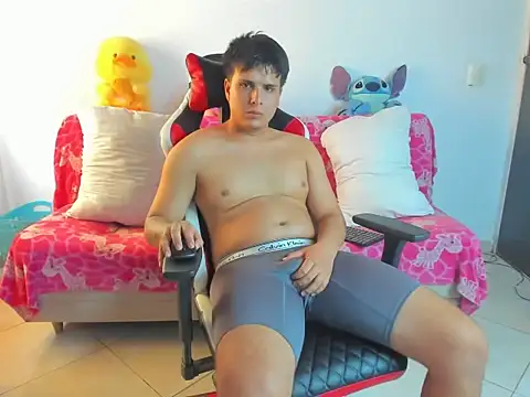 Snapshot of alexerdiego chatting on May 19, 5:52 pm alexerdiego online show from May 19, 5:52 pm
