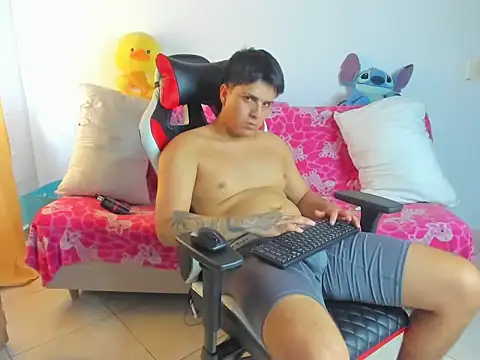 Snapshot of alexerdiego chatting on May 20, 6:25 pm alexerdiego online show from May 20, 6:25 pm