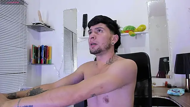 Snapshot of StefanoBigCock chatting on May 23, 6:34 pm StefanoBigCock online show from May 23, 6:34 pm
