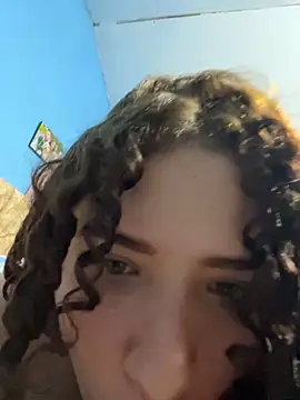 Snapshot of tefyrodri chatting on May 15, 3:57 am tefyrodri online show from May 15, 3:57 am