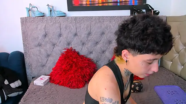 Snapshot of Taylor_Rossy chatting on May 28, 7:33 pm Taylor Rossy online show from May 28, 7:33 pm