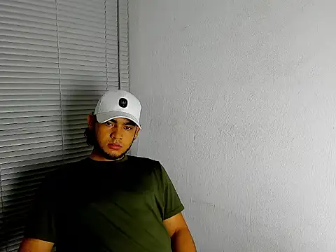 Snapshot of louis_rueda chatting on June 1, 4:58 am louis rueda online show from June 1, 4:58 am