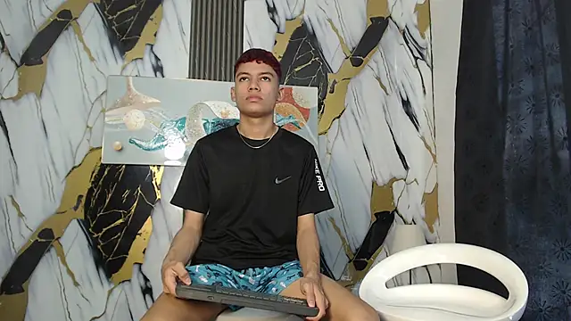 KING LOVERS1 online show from June 14, 1:35 pm