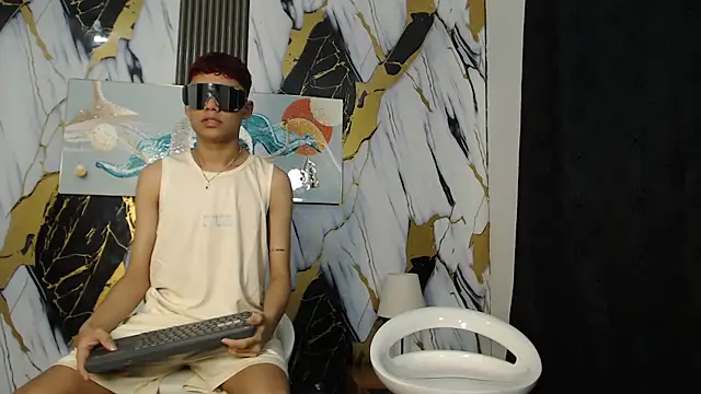 KING LOVERS1 online show from June 16, 1:14 pm