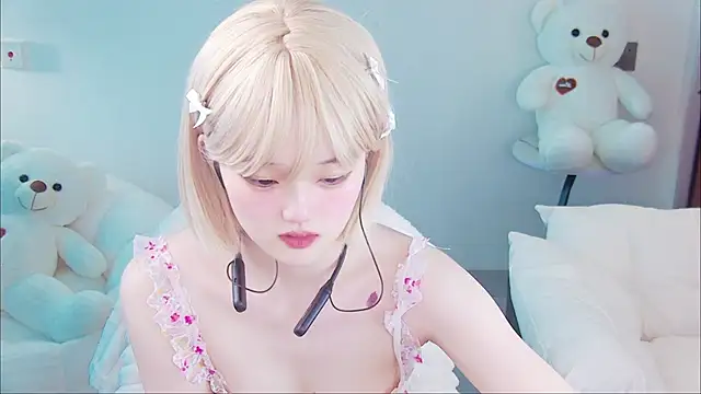 Evil-Bunny007 online show from May 25, 10:54 am