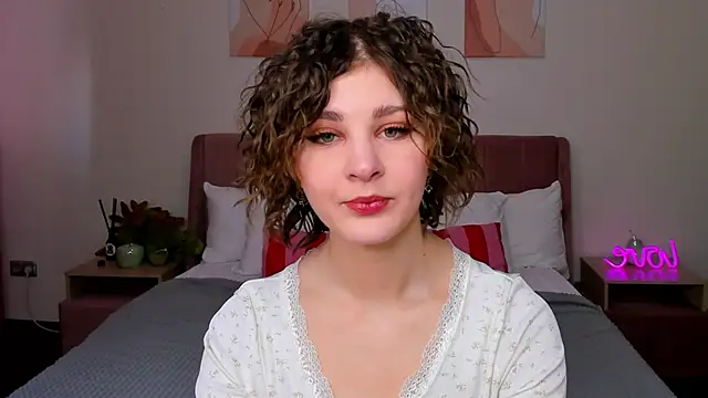 Snapshot of Kira__Fluffy chatting on May 25, 12:16 am Kira Fluffy online show from May 25, 12:16 am