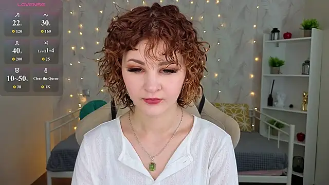 Snapshot of Kira__Fluffy chatting on July 7, 5:32 am Kira Fluffy online show from July 7, 5:32 am